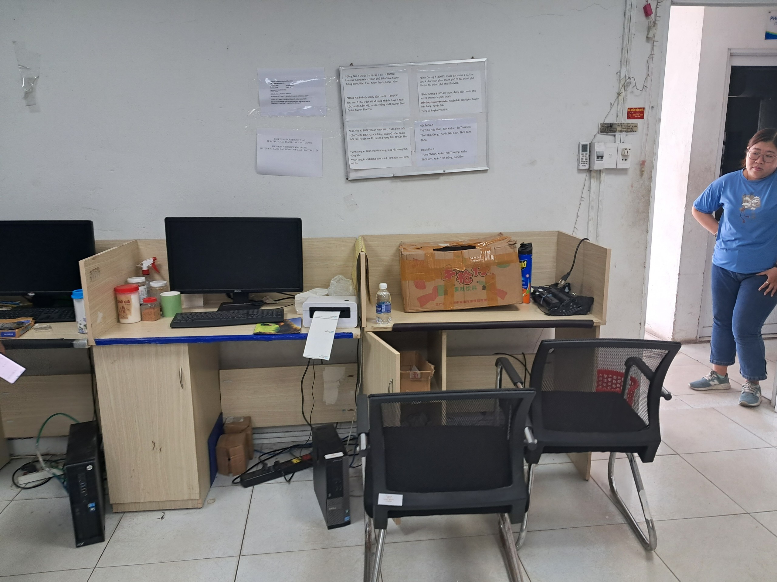 THU MUA BÀN GHẾ CŨ, BÀN GHẾ VĂN PHÒNG GIÁ CAO TẠI QUẬN 8