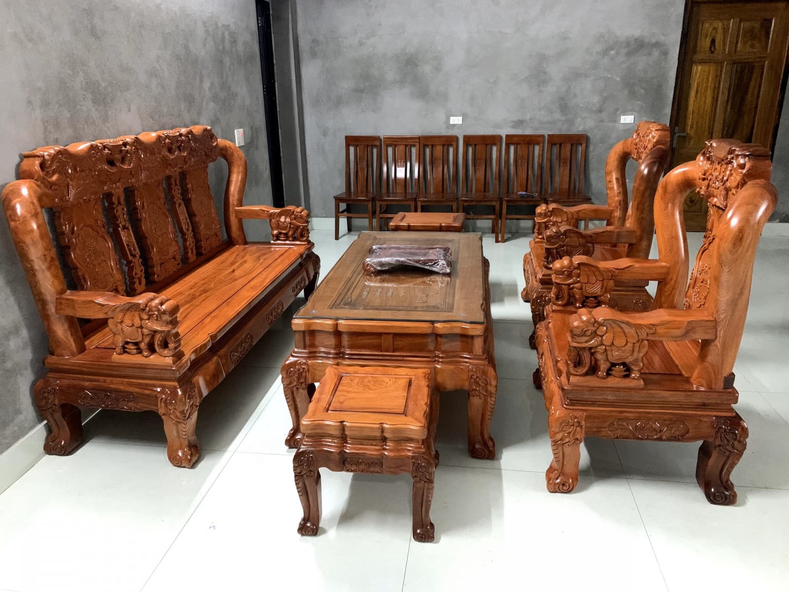 Thu Mua Bàn Ghế Cũ Quận 10 - Nội Thất Việt Vượng: Giá Cao, Dịch Vụ Nhanh Chóng