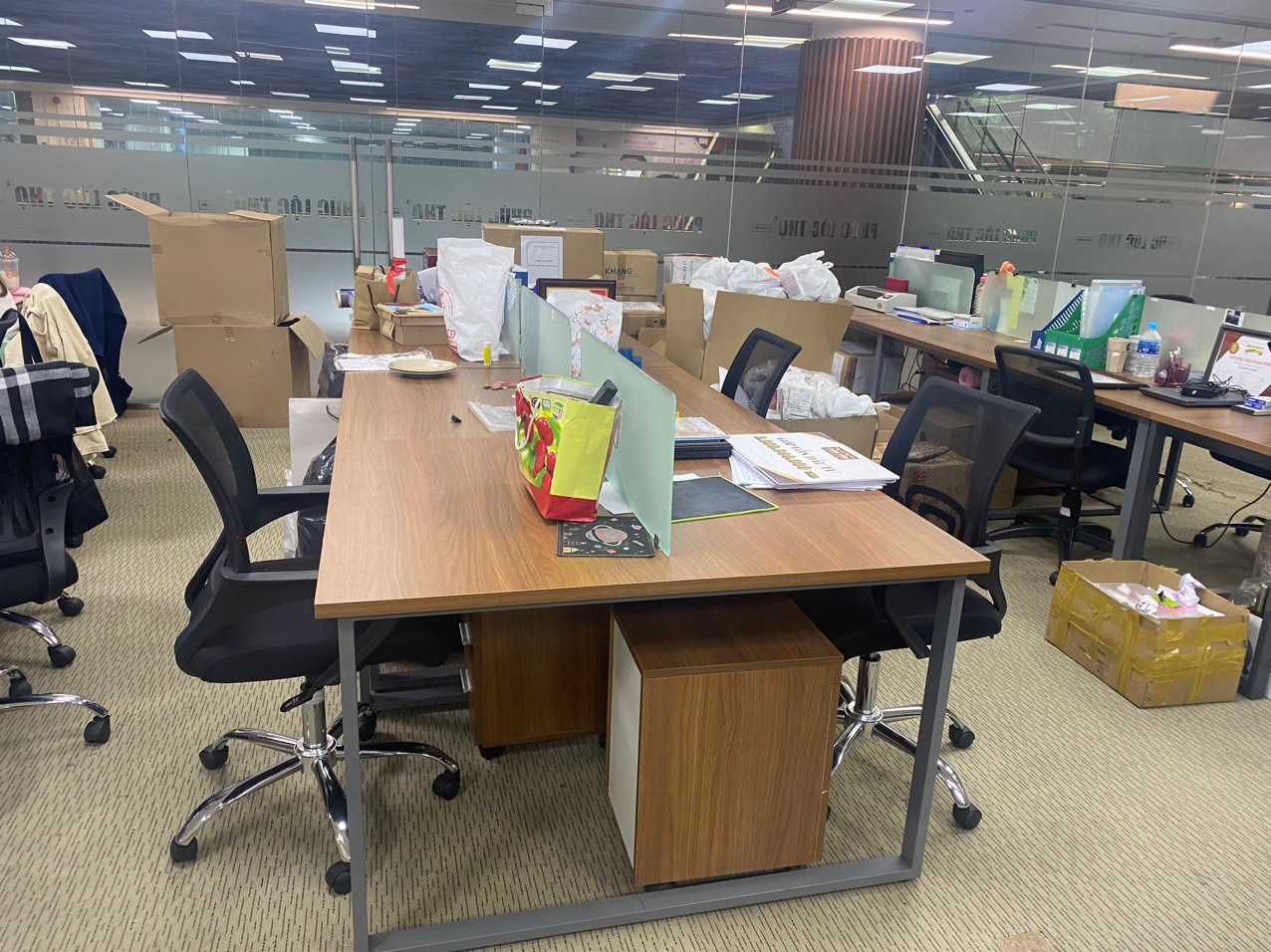 THU MUA BÀN GHẾ VĂN PHÒNG GIÁ CAO TẠI QUẬN 5
